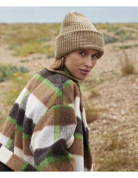 BEE-B330R-Chunky Knitted Patch Beanie